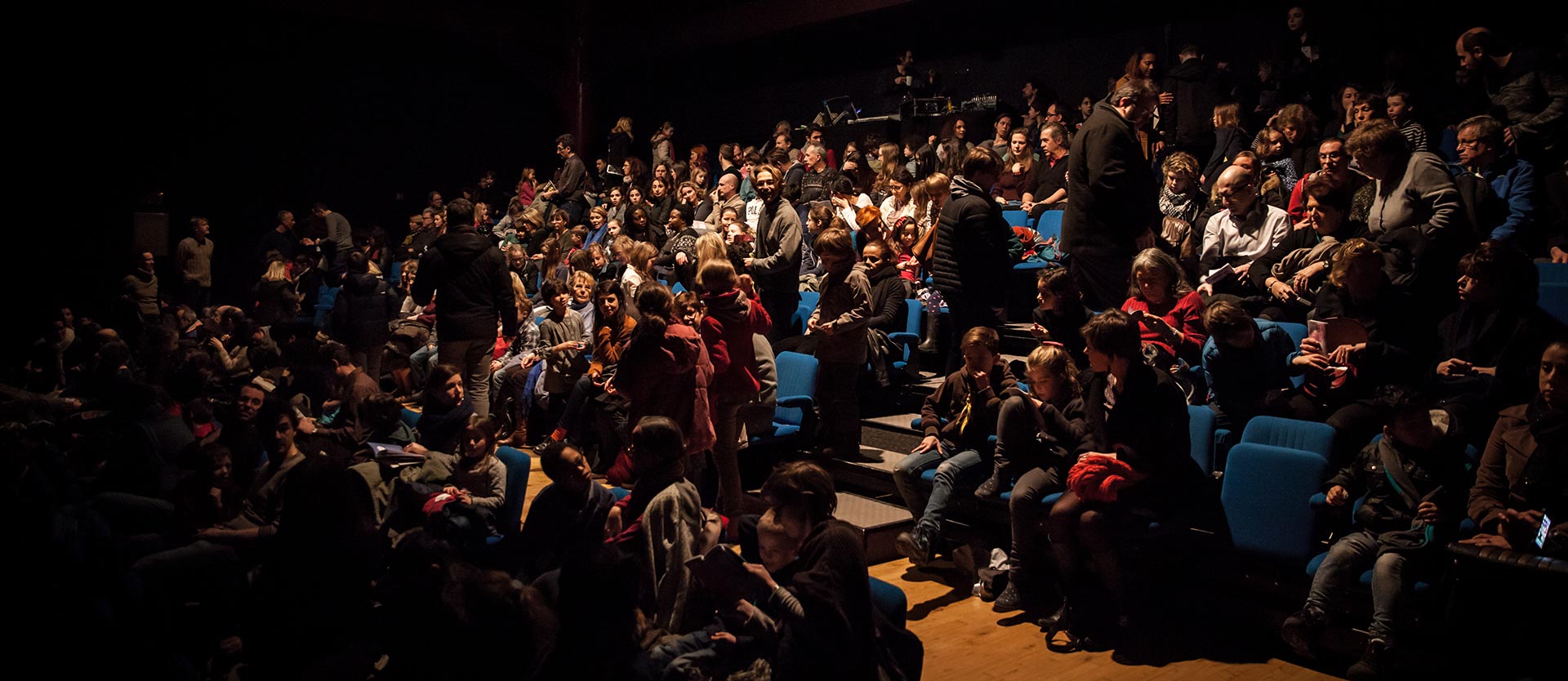 Résultat de recherche d'images pour "théâtre le grand bleu"